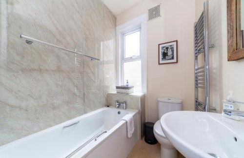 Stylish 3 BDR apartment wfree parking and garden - Foto 21