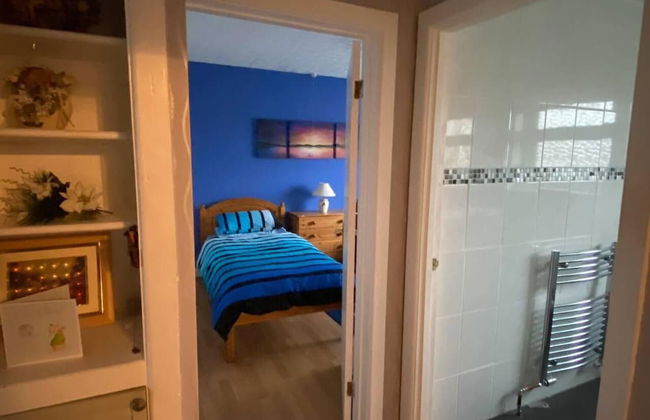 Quiet Secluded two Bedroom Bungalow With Parking - Foto 7