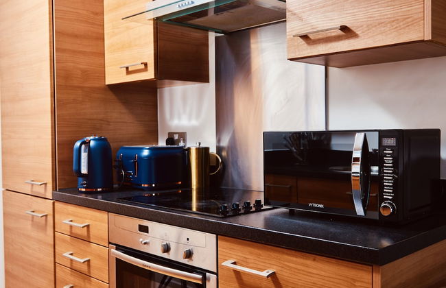 Deluxe City Centre Apt Balcony & View & Free Parking - Photo 21