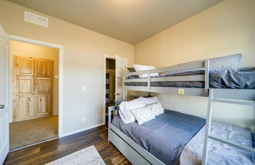 Newport Riverfront Home with Deck and Fire Pit! - Foto 20