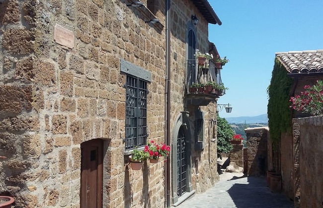 Blue House Near Bagnoregio-overlooking the Umbrian Mountains and Tiber Valley - Photo 51