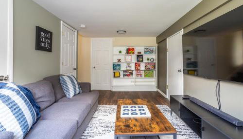 Entire Home on the water, 2 kayaks, Game room, Firepit, BBQ grill, Netflix WiFi - Foto 2