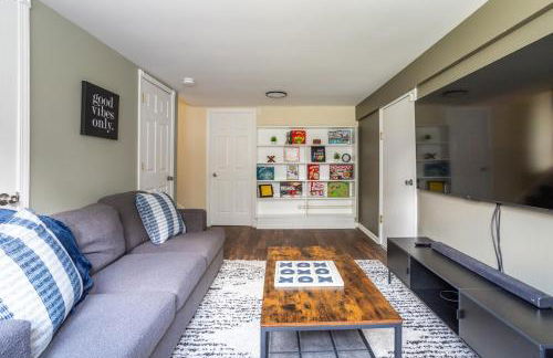 Entire Home on the water, 2 kayaks, Game room, Firepit, BBQ grill, Netflix WiFi - Foto 2