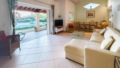 Exclusive Authentic Riviera Villa - Private Pool, Pétanque Court, Panoramic Mediterranean Sea & Estérel Mountain Views - Foto 3