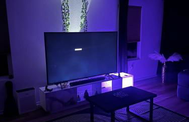 Cozy Stay with Pool Relax with Easy Access to Highway - Foto 45