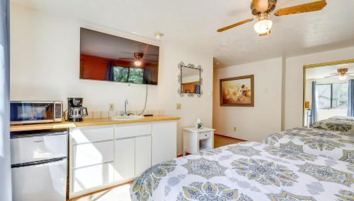 Across From Hiking Trails Woodsy Studio! - Foto 4