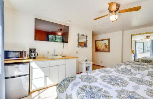 Across From Hiking Trails Woodsy Studio! - Foto 4