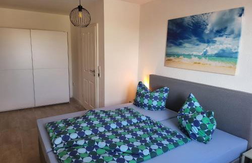 Modernes behagliches Haus mit Kamin, Terrasse und Garten - Foto 9