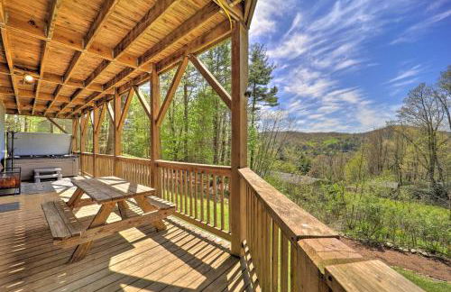 Woodsy Mountain-View Getaway with Hot Tub! - Foto 27