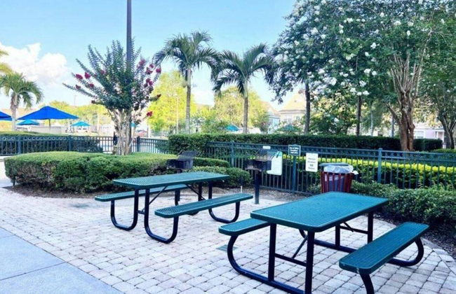 Charming Townhouse Near Disney - Photo 52