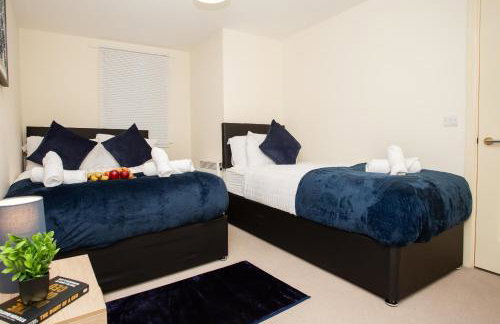 Contemporary 2BR Retreat - Fast WiFi, Smart TV & Steps from Station! - Foto 20
