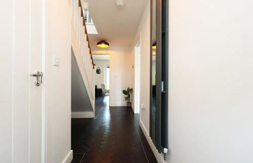Contractor 4 Bed 2 BA 5 mins to Airport & Barry With Parking - Foto 7