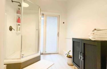 Queen Bed, Luxury Studio with Balcony - Photo 4