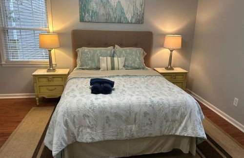 Under the Oaks, A Downtown Hidden Gem - Foto 7