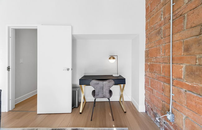 Elegant Suites De La Montagne- Dtwn Mtl - Photo 14