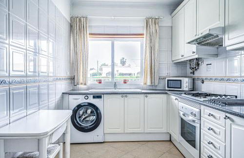 Pool View 2 bedroom 1st floor apartment, Oasis Parque near Alvor AT14 - Foto 36