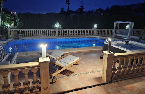 Luxury Villa - pool, hot tub, aircon, TVs, home cinema, office, Gbit Internet, sports equipment - Foto 5