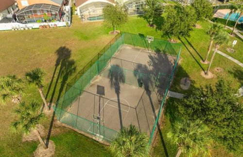 Disney-Close Lakefront Renovated 4BR Pool - Foto 17