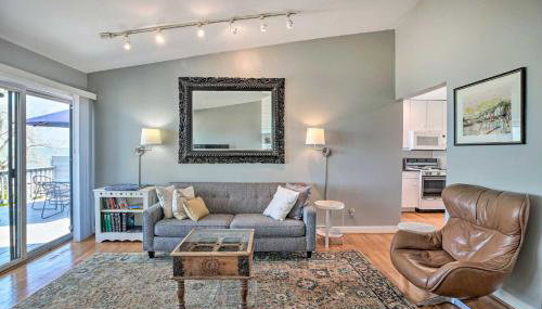 Lakefront Family Retreat with Grill Steps to Beach! - Foto 4