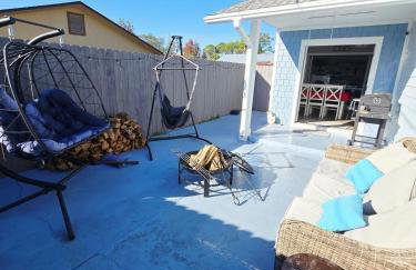 5 Mins from beach and has pool, hot tub, games, pet friendly - Foto 58