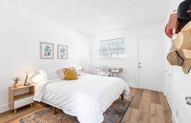 Lovely 2 BR Condo in Sailboat Bend - Photo 9