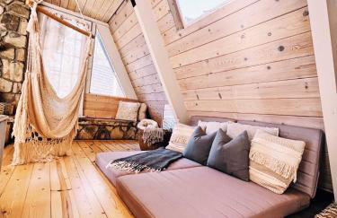 Clarity Cabin A-Frame Sanctuary w Hot Tub Fireplace Grill AC Hammock Chairs Fire Pit Pets OK - Foto 25