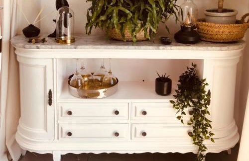 Sala Botanica Studio - Shared Pool - Central Island Location - 10 mins drive to Famara and La Santa - Foto 11