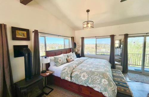 Eagles Nest Casita Luxury king memory foam bed feather pillows & duvet Amazing views, private balcony, Great location & Dog friendly - Foto 1