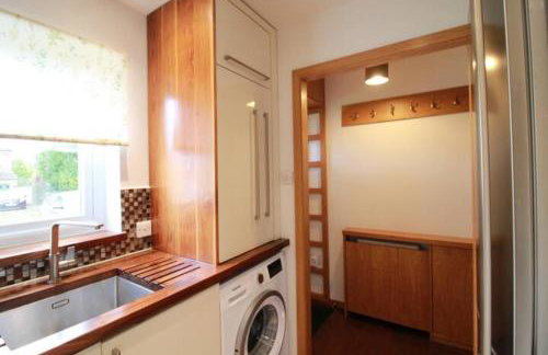 Cheerful Two-Bedroom Residential Home - Foto 11