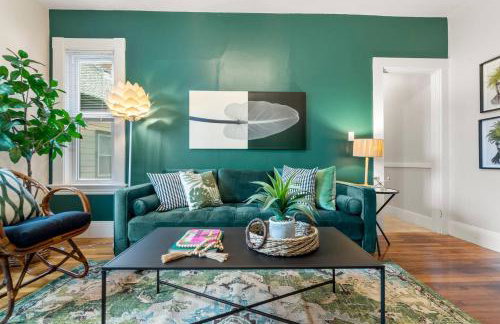 Downtown Beverly|KING BED|Minutes to Salem+Train - Photo 9