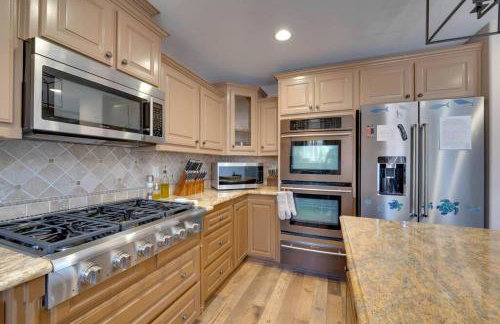 Hillside view with hot tub! - Foto 13