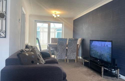 4 Bedroom House - Sleeps 6 - Garden Bbq Parking - Foto 21