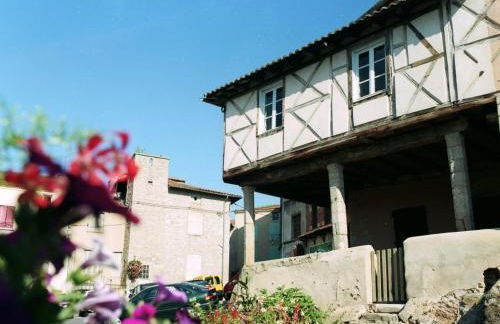 Confort moderne dans un gîte historique à Saint-Galmier - FR-1-496-276 - Foto 1