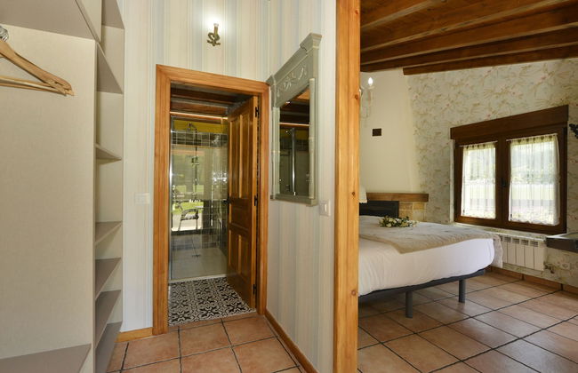 Piscina climatizada y cubierta 365 dias en Casa Rural con Encanto El Puentuco una de las casas mas valoradas de Cantabria - Foto 6