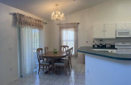 Family Vacation Home in Quiet Community with Private Pool and Spa - Foto 41