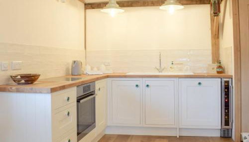 Rushmoor Lodge - Photo 3