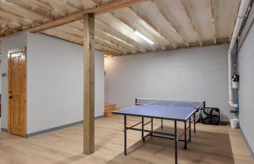 30 Mins to Boone, Fire Pit, Hot Tub, 3 porches, Dogs OK - Photo 22