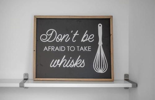 Tranquil Light-Filled Retreat 3BR Ranch - Photo 29