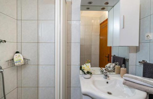 2 Bedroom Nice Home In Molat - Photo 30