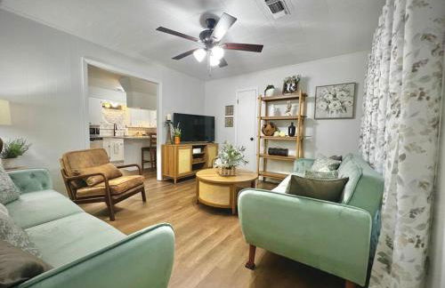 Newly Renovated Home - Sleeps 10 - Foto 16