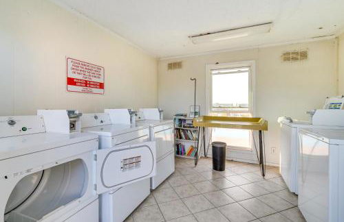 Coastal Murrells Inlet Condo with Balcony! - Foto 21