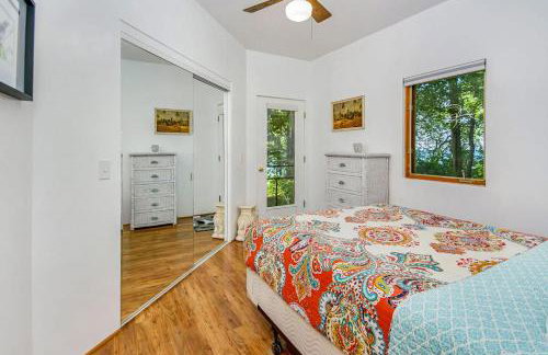 Jacobia Lakefront Retreat - Photo 18