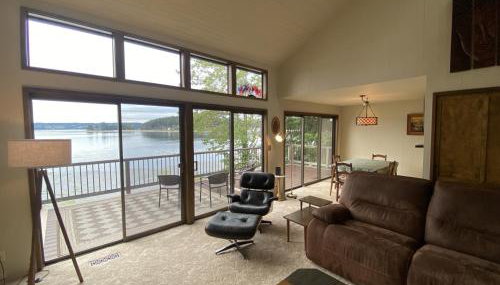 PNW MCM 155ft Private Waterfront Gem on Raft Island with Hot Tub - Foto 4