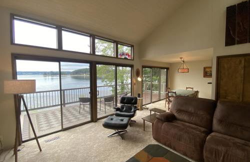 PNW MCM 155ft Private Waterfront Gem on Raft Island with Hot Tub - Foto 4