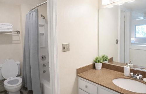 Two Bedroom Loft*Great Location*Award Winning Beds - Foto 11