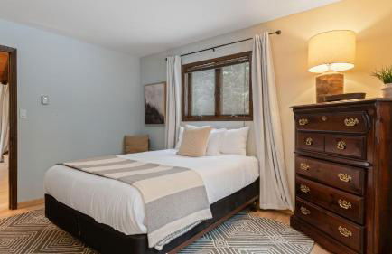 Catskills Mountain Home Near Windham w Fireplace Open Living Deer Run Lodge by AvantStay - Foto 20