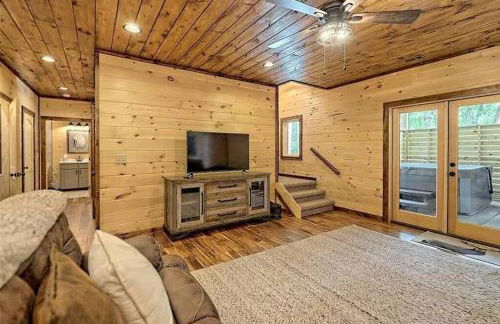 WolfCabin Lux Family Home, Fire Pit, Hot Tub, ADA ramp, ez paved rds - Foto 71