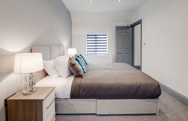 4 Bed - Sleeps 6 - Private Garden - Free Parking - Foto 8