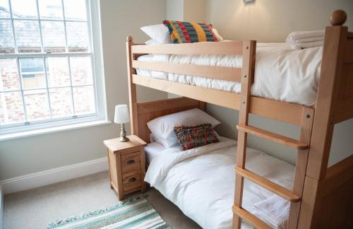 5 Bed Luxury Townhouse with Hot Tub, Rooftop Terrace, Perfect for Groups, Near Cruise Terminal - Foto 47