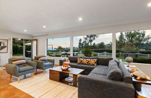 Ocean View Retreat Firepit & Spacious Yard - Foto 8